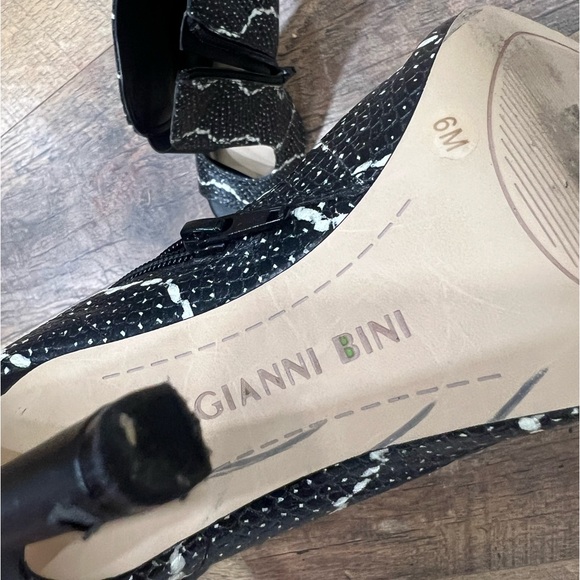 Gianni Bini Sammie booties - Picture 7 of 7